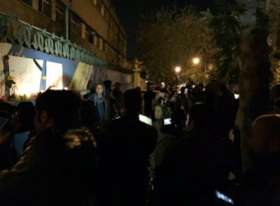 Iranians show their sympathy for the victims of the Paris Attacks at French Embassy in Tehran 2