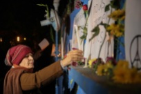 Iranians show their sympathy for the victims of the Paris Attacks at French Embassy in Tehran 5
