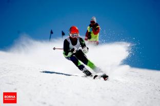 Skiing on the last winter days at Tochal Ski Resort near Tehran, Iran - Photo credit: Borna News Agency