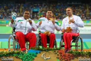 rio-2016-athletics-mens-shot-put-f54-f55-silver-medalist-hamed-amiri-from-iran-paralympic-games-in-rio-de-janeiro-brazil-foto-lucas-uebel-getty-images