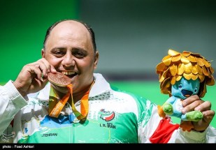 rio-2016-powerlifting-mens-107kg-bronze-medalist-ali-sadeghzadeh-from-iran-paralympic-games-in-rio-de-janeiro-brazil-foto-foad-ashtari-tasnim