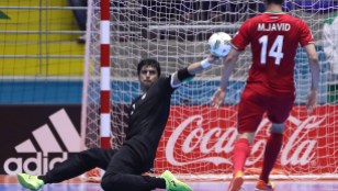 Goalkeeper Alireza Samimi of Iran gets a hand on the ball for the save - Iran vs. Brazil at the FIFA Futsal World Cup 2016 in Colombia (Photo by Victor Decolongon - FIFA via Getty Images)